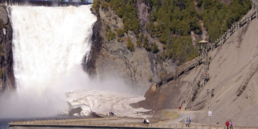 Montmorency falls es una de las mejores cascadas de canada
